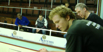 Steve Coppinger supporting his team-mates on the showcourt ...